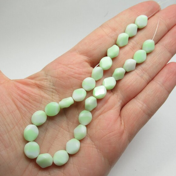 Vintage UG beads - Picture 2 of 8